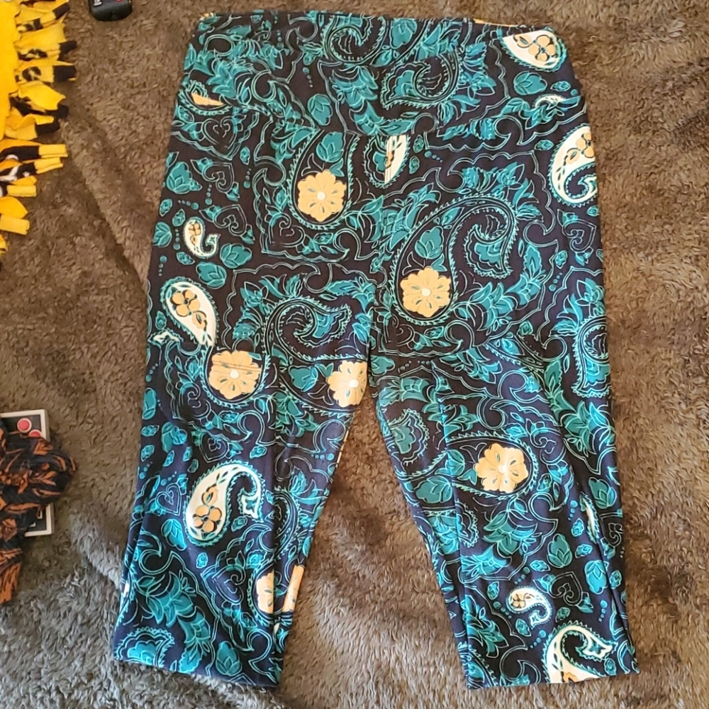 Lularoe TC (Tall and Curvy) Paisley Leggings